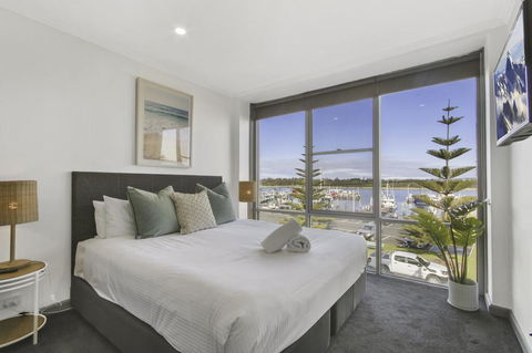 Bellevue On The Lakes - Queensland Tourism 2