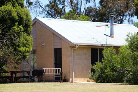 Bells Beach Cottages - QLD Tourism 0