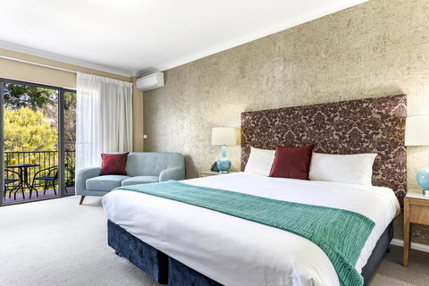 Berry Village Boutique Motel - QLD Tourism 0