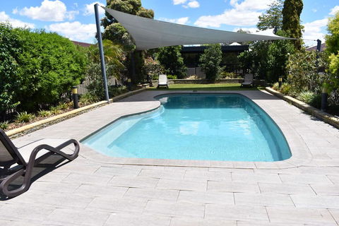 Best Western Plus All Settlers Motor Inn - QLD Tourism 3