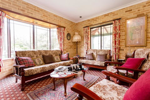 Big Grove Bed & Breakfast - Queensland Tourism 3