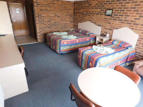 Big Trout Motel - QLD Tourism 1