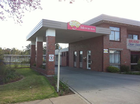 Big Valley Lakeside Paradise Motor Inn - QLD Tourism 0