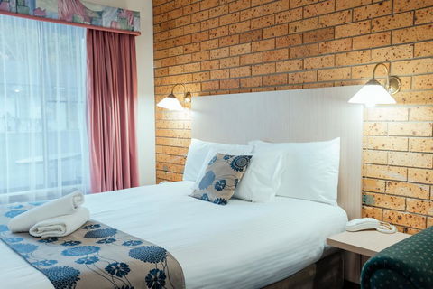 Big Windmill Corporate & Family Motel - Queensland Tourism 1