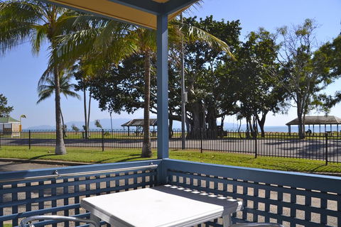 BIG4 Rowes Bay Beachfront Holiday Park - QLD Tourism 1