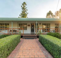 Birds 'n' Bloom Cottages - QLD Tourism
