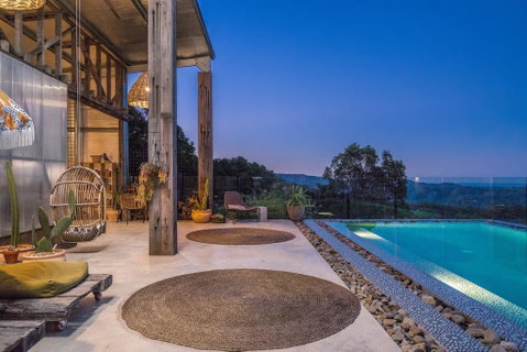 Blackbird Luxury Accommodation - QLD Tourism 1