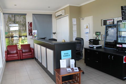 Blackwater Motor Inn - QLD Tourism 1