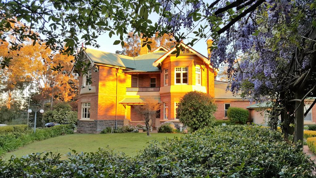 Spring Mountain ACT QLD Tourism