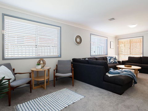 Blue Bay, 83a Rocky Point Road - Foxtel & Air Conditioning Downstairs - QLD Tourism 1