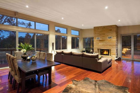 Blue Cliff Retreat - QLD Tourism 0