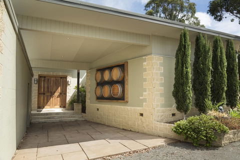 Blue Cliff Retreat - QLD Tourism 3