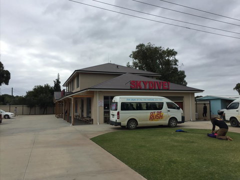 Blue Sky Apartment - QLD Tourism 1