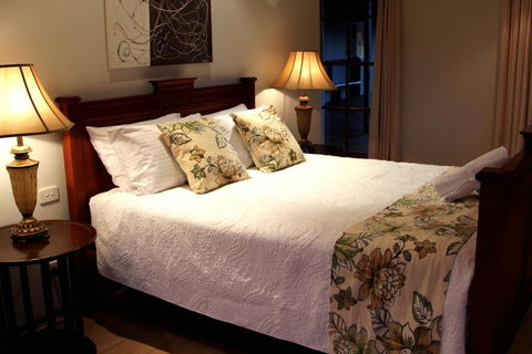 Blueberry Hill Vineyard Villa - Queensland Tourism 2