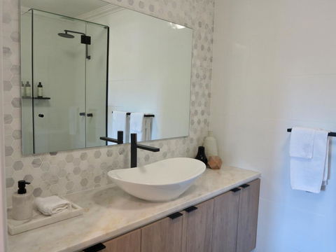Bluewater Apartment - QLD Tourism 3