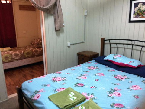 Bluff Hotel - QLD Tourism 0