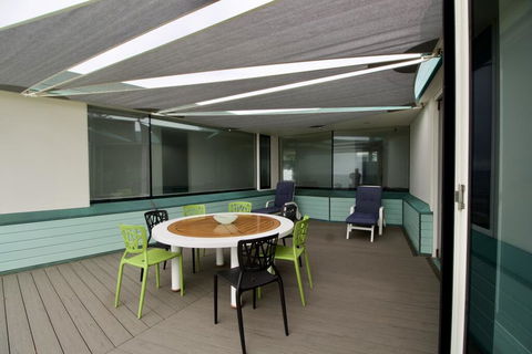 Boathouse - Nearly In The Water And Wonderful Views - Queensland Tourism 2
