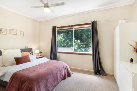 The Peach Tree 2 Bed Home - QLD Tourism 3