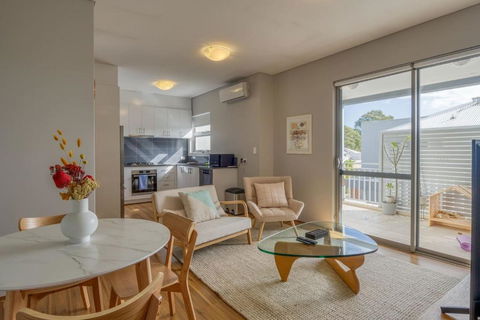 The Nordic Nook - A Relaxed Redcliffe Stay - QLD Tourism 2