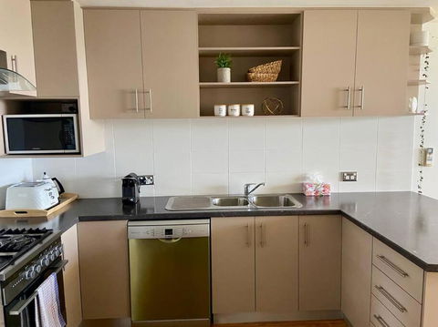 The Swan - Park & River Views Next To Perth Zoo - QLD Tourism 1