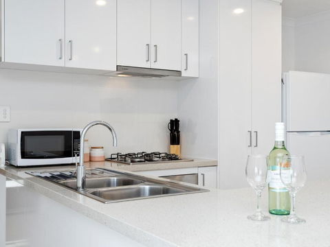 Three Bedroom, Two Bathroom Family Home - Queensland Tourism 3