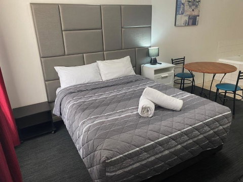 Tollgate Motel - QLD Tourism 1