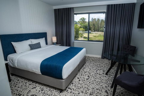 Warners At The Bay - Queensland Tourism 2