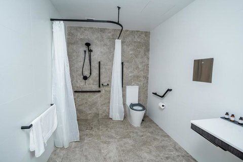 Warners At The Bay - Queensland Tourism 1