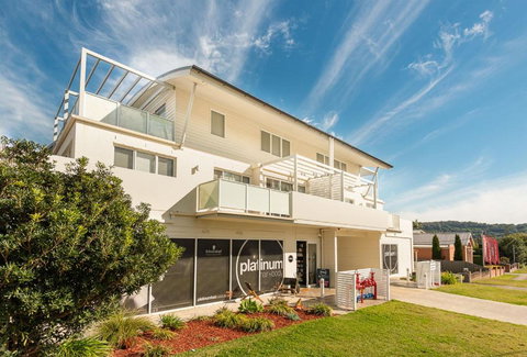 Warners Bay Apartments - Queensland Tourism 1