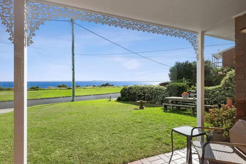WATERFRONT - BAY VIEWS - Edgewater Springs - Queensland Tourism 1