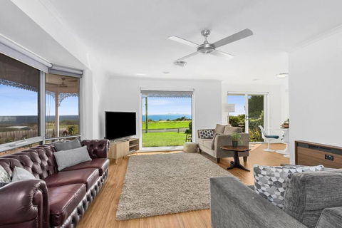 WATERFRONT - BAY VIEWS - Edgewater Springs - Queensland Tourism 0