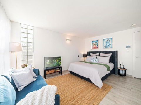 XQ Collection La Casa De Frida - Modern Studio With Balcony - QLD Tourism 3