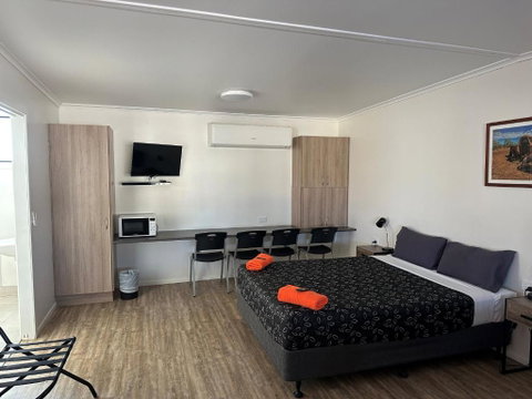 Winton Outback Motel - QLD Tourism 2