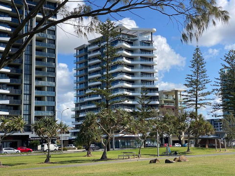 X Kirra Apartments - QLD Tourism 3