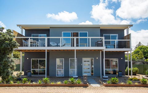 Xanadu - Aldinga Beach - C21 SouthCoast Holidays - QLD Tourism 0