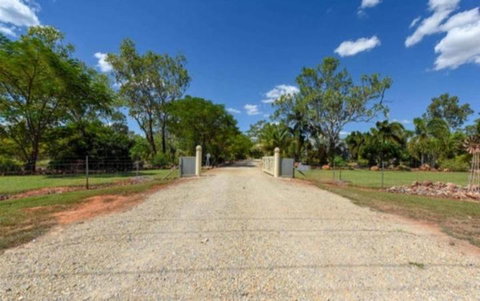 Almost Off Grid Tranquillity - Queensland Tourism 1