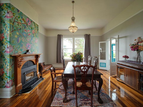 Yambaco0na House - QLD Tourism 1