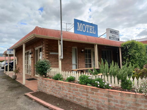 Yarragon Motel - QLD Tourism 0