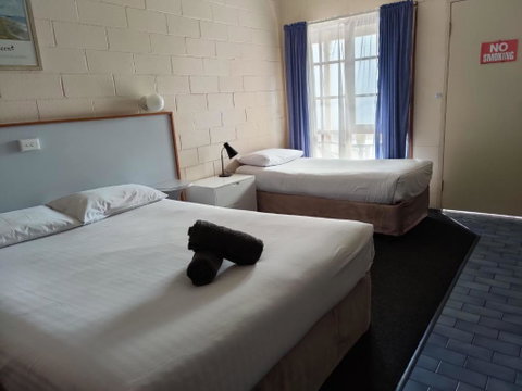 Yarragon Motel - QLD Tourism 3