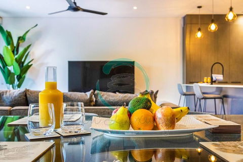 ZEN ARCTIC Luxury 2-Story T/House + Pool & Markets - QLD Tourism 3