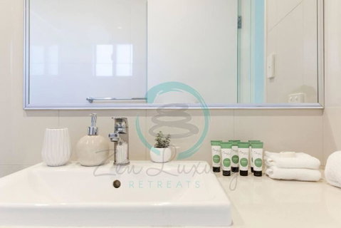 ZEN At ARRAY: 2BR Retreat In CBD - QLD Tourism 3