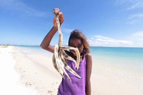 Gay-Wu Woman's 5 Day Yolngu Homeland Tour - Queensland Tourism 3