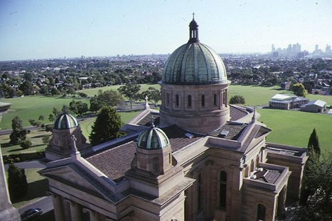 Melbourne City Tour: Lifestyle Of The Rich And Famous - QLD Tourism 4