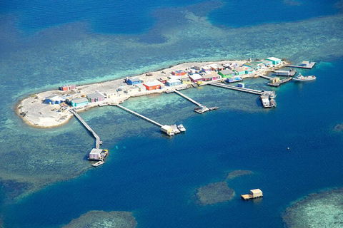 Abrolhos Islands Fixed-Wing Scenic Flight - QLD Tourism 3