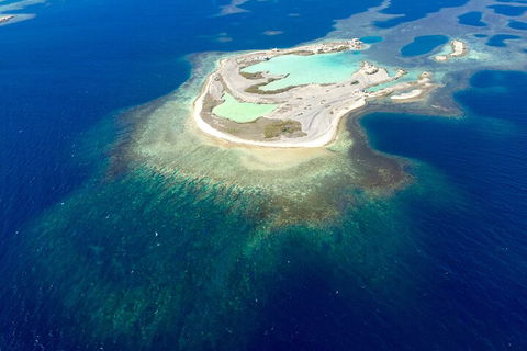 Abrolhos Islands Fixed-Wing Scenic Flight - QLD Tourism 4