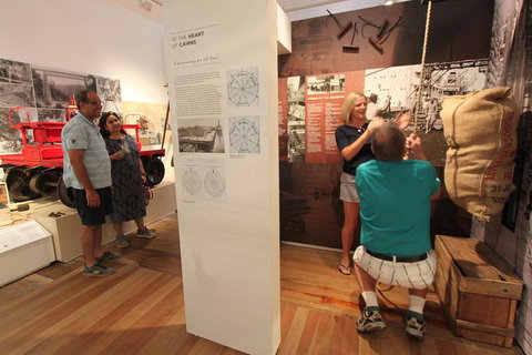 Cairns Aquarium And Small Group City Sightseeing Tour - Queensland Tourism 1