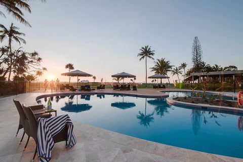 Tangalooma Island Resort Whale Watching Day Cruise With Dolphin Feeding - QLD Tourism 4