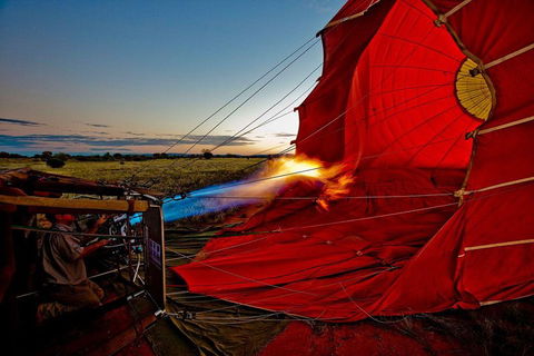 Early Morning Ballooning In Alice Springs - QLD Tourism 0