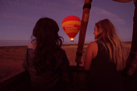 Early Morning Ballooning In Alice Springs - QLD Tourism 1